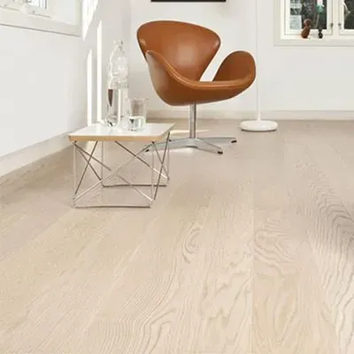 Parquet stratifié près de Gan